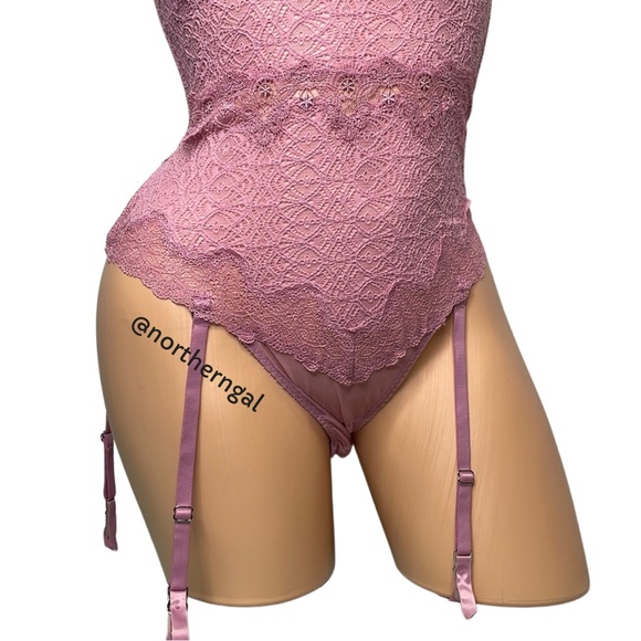 Victoria's Secret Chantilly Lace High-neck Teddy - Picture 11 of 17